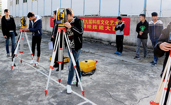 图三 测量比赛现场.JPG