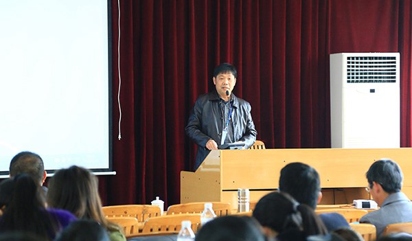 陈瑞强副校长以《职业学校教师团队建设》为主题作专题讲座.JPG
