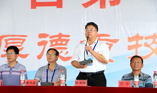 图8 张海林书记宣布军训开始.jpg