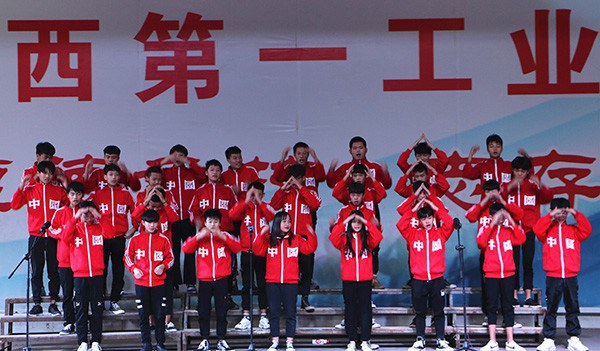 2019级模具班演唱《大中国》.JPG