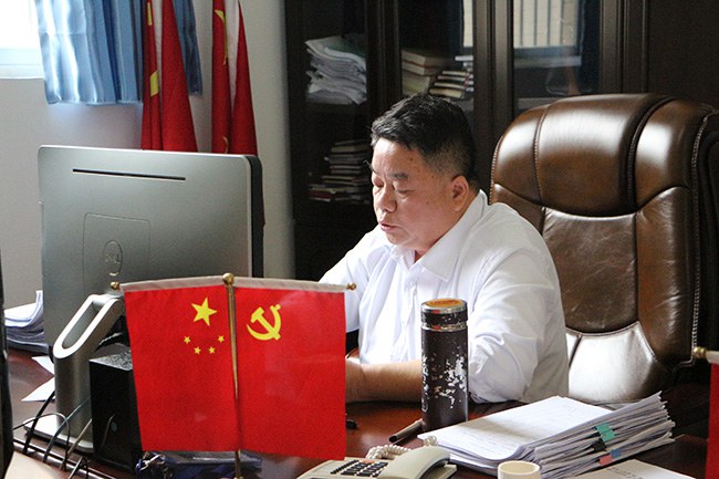 2.张海林书记作《众志成城，坚决打赢疫情防控阻击战  迅速行动，严格管控一工校开学工作》的讲话.JPG