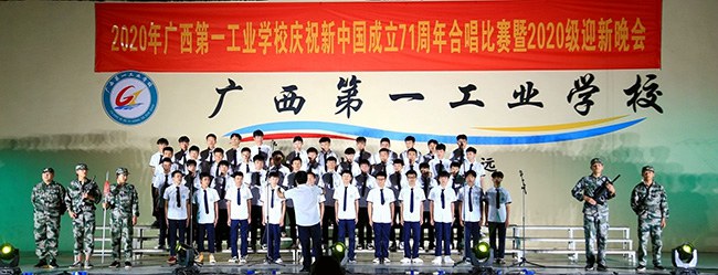 02-2020级汽修4班在演唱《黄河大合唱》.JPG