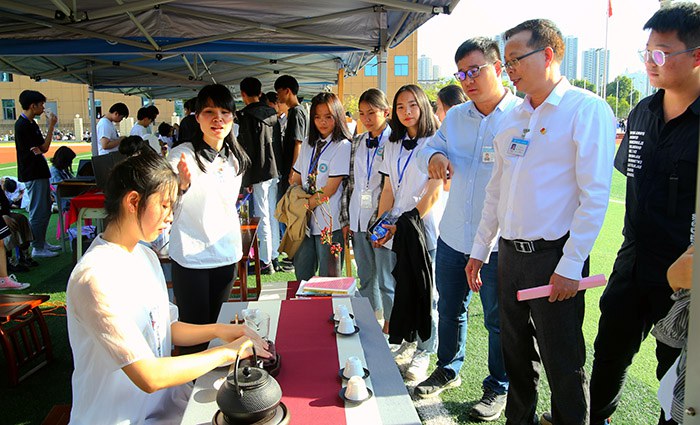 1606118152492971.jpg 黄杰品校长参观指导.jpg