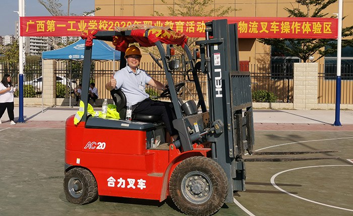 1606118468513219.jpg 物流叉车操作体验 (2).jpg