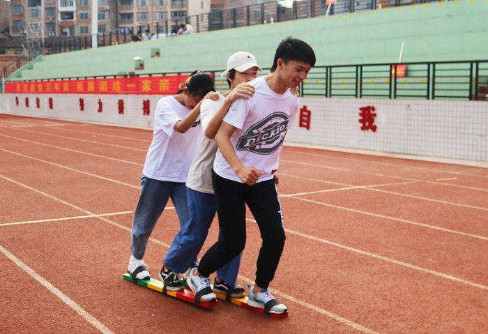 1618378926275910.jpg 三人板鞋.jpg