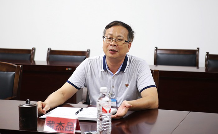 1637564288445084.jpg 校长黄杰品发言.jpg