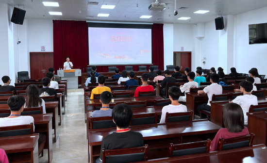 1651634674369656.jpg 民族团结教育主题团课现场(主讲人:覃金党).jpg