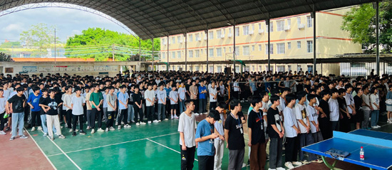 1656034178465884.jpg 3.学生有序、快速地撤离到风雨球场.jpg