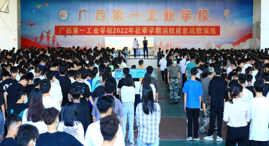 1669770747918150.jpg 4.学生疏散到安全地带.jpg