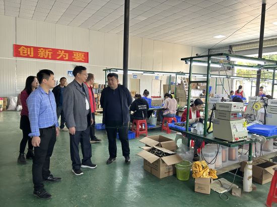 1678673452305584.jpg 16.调研组参观调研新民村企业.jpg