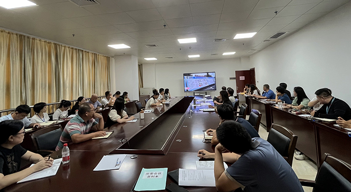 1692703425210433.jpg 2.集体观看反腐倡廉警示教育片.jpg